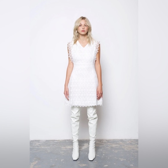 AMY LYNN Rowan White Crochet Lace Sleeveless Mini Shift Dress Size Small - Picture 1 of 13